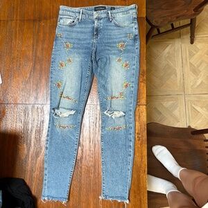 Lucky Brand Mid Rise Skinny Jean With Floral Embroidery